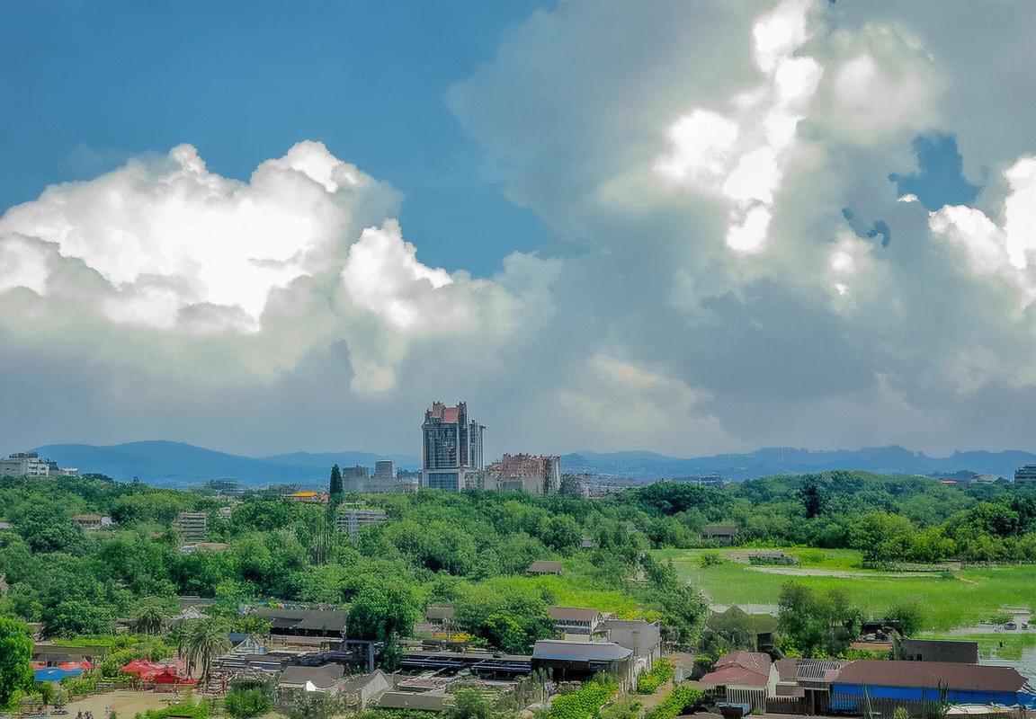 西甲新篇章：汉斯·弗里克携拜仁慕尼黑三冠王经验，以高位逼抢战术重塑巴塞罗那